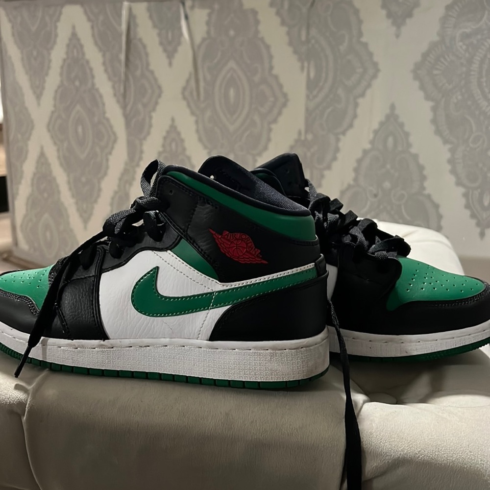 Nike Air Jordan 1 (One) Mid, Pine Green. Kids size 6y, Womens 7.5